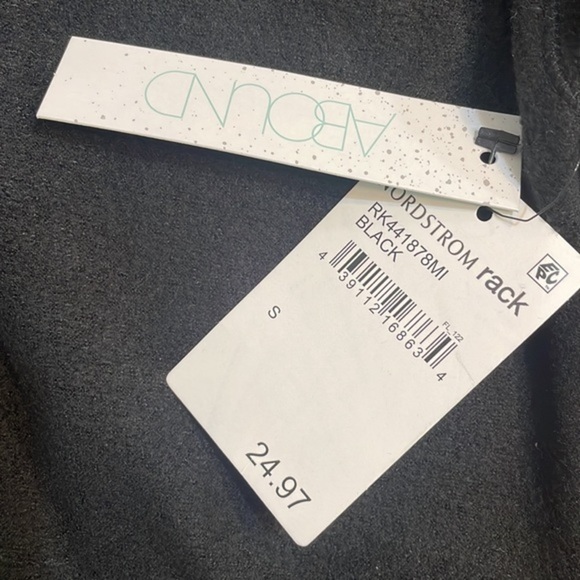 Abound sweater crop teddy bear long
sleeve crew neck NWT top black Sz Small - Picture 4 of 9